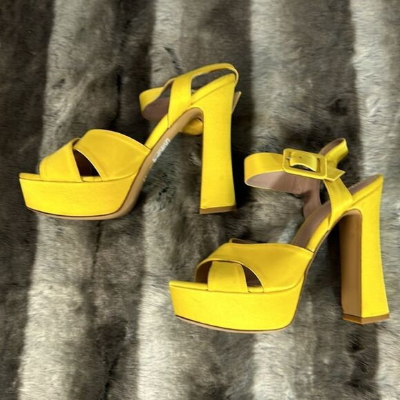 Super cute yellow platforms, brand new. - Picture 3 of 11